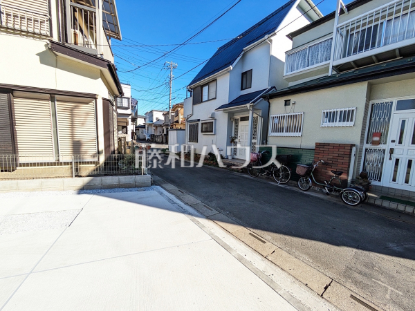 接道状況および現場風景 【富士見市上沢3丁目】 接道状況および現場風景 【富士見市上沢3丁目】