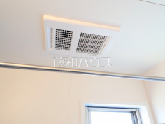 浴室換気乾燥機 【富士見市上沢3丁目】幼い子供がいると汚れものが多く、いつでも洗濯物を干せるのが嬉しい浴室換気乾燥機! 浴室換気乾燥機 【富士見市上沢3丁目】幼い子供がいると汚れものが多く、いつでも洗濯物を干せるのが嬉しい浴室換気乾燥機!