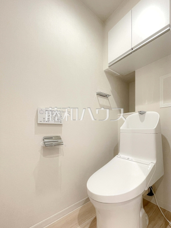 トイレ 【ザ・スクエア・マンション】 健康は確かな洗浄から。体調の悪いときにも効果的な温水洗浄機能付きトイレ。ご家族一人ひとりのお好みに合わせてご使用頂けます。 トイレ 【ザ・スクエア・マンション】 健康は確かな洗浄から。体調の悪いときにも効果的な温水洗浄機能付きトイレ。ご家族一人ひとりのお好みに合わせてご使用頂けます。