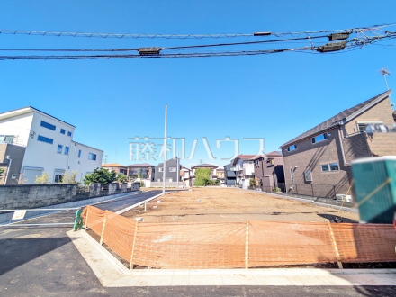 現地写真 【東村山市久米川町2丁目】 一戸建ての多いエリアのため、静かで落ち着いた雰囲気の街並みです。/撮影日2025/10/17