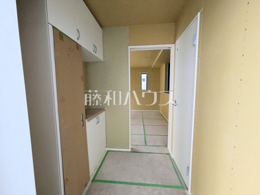 6号棟 廊下(施工中) 【三鷹市大沢2丁目】
