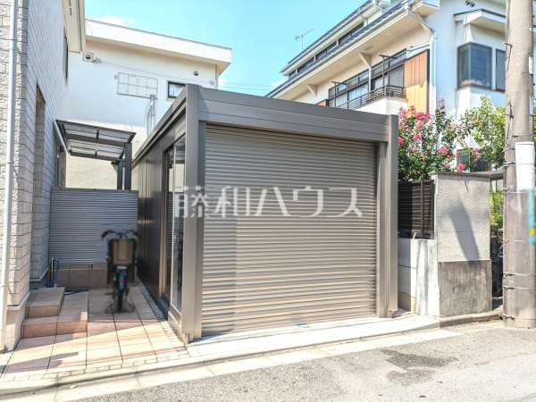 カースペース 【小平市大沼町2丁目】
愛車を守る電動シャッター付きガレージ!アウトドア用品のお手入れにも便利です! カースペース 【小平市大沼町2丁目】
愛車を守る電動シャッター付きガレージ!アウトドア用品のお手入れにも便利です!