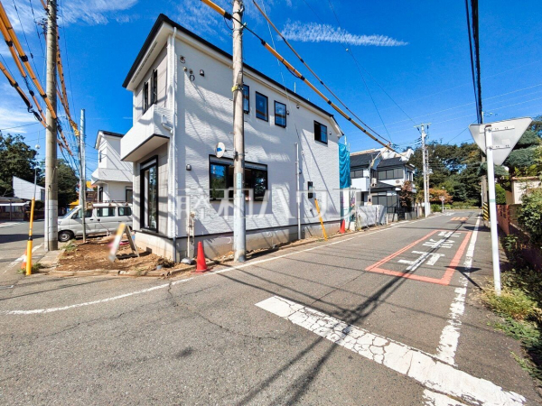 接道状況および現場風景 【所沢市緑町3丁目】 建物のプレゼンをさせていただきますので、実際の完成イメージを思い描いていただくことができます。お気軽にお問合せ下さい。 接道状況および現場風景 【所沢市緑町3丁目】 建物のプレゼンをさせていただきますので、実際の完成イメージを思い描いていただくことができます。お気軽にお問合せ下さい。