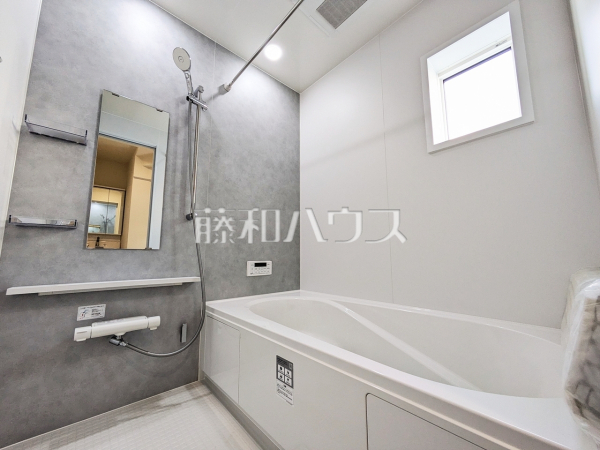 窓付き浴室はしっかり換気ができていつも清潔に、毎日のバスタイムが楽しみになります。 【志木市中宗岡3丁目】 窓付き浴室はしっかり換気ができていつも清潔に、毎日のバスタイムが楽しみになります。 【志木市中宗岡3丁目】