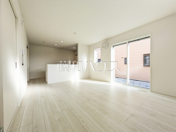 南に広い開口部を設け、家族の集いに明るさをプラスします 【志木市中宗岡3丁目】 南に広い開口部を設け、家族の集いに明るさをプラスします 【志木市中宗岡3丁目】