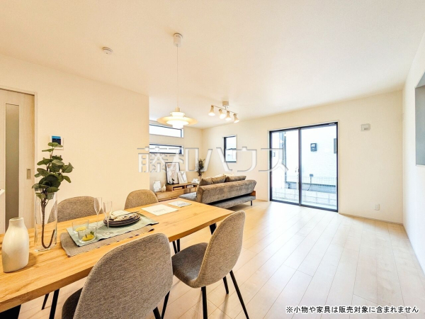 2号棟 たっぷりの日差しや心地良い風が入る、広々としたリビングが魅力 【富士見市渡戸1丁目】 2号棟 たっぷりの日差しや心地良い風が入る、広々としたリビングが魅力 【富士見市渡戸1丁目】