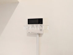 給湯機 【ニューミタカマンション】追焚機能付で時間差入浴もOK追焚き機能付きなので、生活時間の違う家族に便利です。 給湯機 【ニューミタカマンション】追焚機能付で時間差入浴もOK追焚き機能付きなので、生活時間の違う家族に便利です。