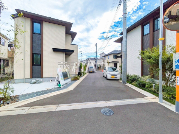 接道状況および現場風景 【東久留米市南沢4丁目】 堂々完成、いつでもご内覧いただけます!ぜひ実物をご覧いただきたく思います。喜んでご案内いたしますのでお気軽にお問合せ下さい。 接道状況および現場風景 【東久留米市南沢4丁目】 堂々完成、いつでもご内覧いただけます!ぜひ実物をご覧いただきたく思います。喜んでご案内いたしますのでお気軽にお問合せ下さい。