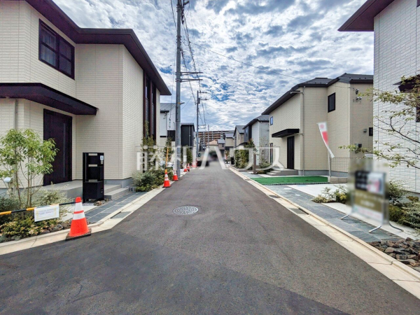 接道状況および現場風景 【東久留米市南沢4丁目】 見学はしたいけど、なかなか時間が取れない・・・そんな方に出勤前や仕事終わりにマイホームを見学できるサポートをいたします。 接道状況および現場風景 【東久留米市南沢4丁目】 見学はしたいけど、なかなか時間が取れない・・・そんな方に出勤前や仕事終わりにマイホームを見学できるサポートをいたします。