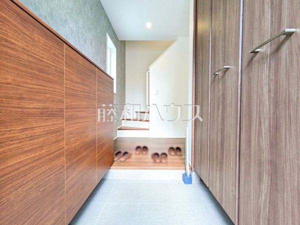 1号棟 玄関【東久留米市南沢4丁目】 1号棟 玄関【東久留米市南沢4丁目】