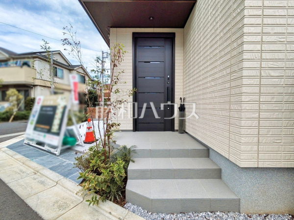 1号棟 玄関 【東久留米市南沢4丁目】 1号棟 玄関 【東久留米市南沢4丁目】