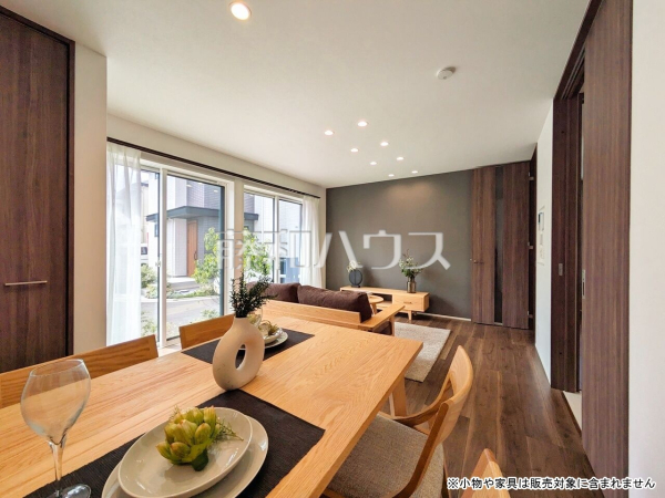 1号棟 家族が揃って食事できるゆとりある大きさのLDK約17帖 【東久留米市南沢4丁目】 1号棟 家族が揃って食事できるゆとりある大きさのLDK約17帖 【東久留米市南沢4丁目】