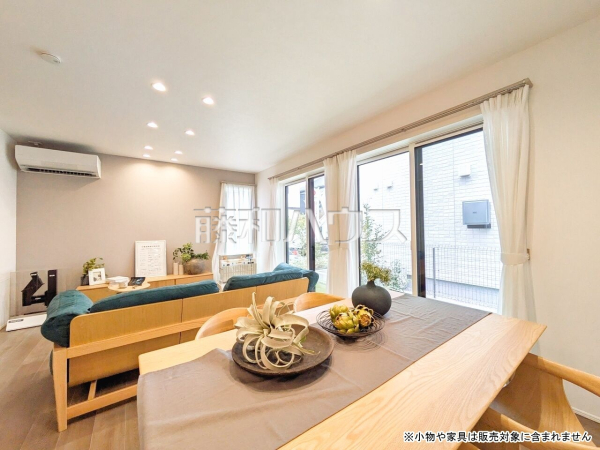 12号棟 採光溢れるリビングで、家族団らんのひと時をお過ごし下さい。 【東久留米市南沢4丁目】 12号棟 採光溢れるリビングで、家族団らんのひと時をお過ごし下さい。 【東久留米市南沢4丁目】