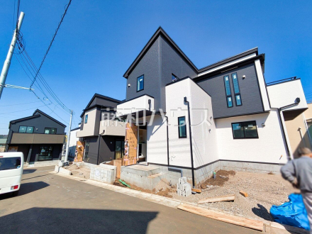 接道状況および現場風景 【清瀬市中里4丁目】 見学はしたいけど、なかなか時間が取れない・・・そんな方に出勤前や仕事終わりにマイホームを見学できるサポートをいたします。 /撮影日2026/03/17