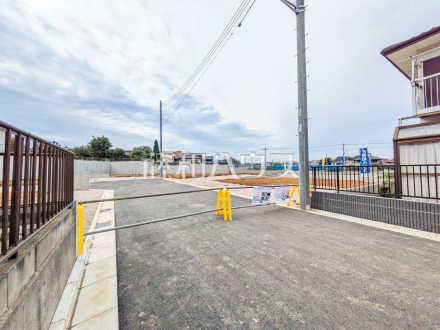 接道状況および現場風景 【清瀬市旭が丘1丁目】 建物のプレゼンをさせていただきますので、実際の完成イメージを思い描いていただくことができます。お気軽にお問合せ下さい。 /撮影日2025/10/31