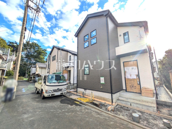 1、2号棟ともに足場が外れました!完成までもう少しです。未完成の今のうちに、どうぞお問い合わせくださいませ。 【東村山市青葉町3丁目】 1、2号棟ともに足場が外れました!完成までもう少しです。未完成の今のうちに、どうぞお問い合わせくださいませ。 【東村山市青葉町3丁目】