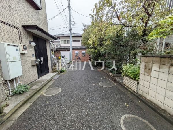 接道状況および現場風景 【世田谷区八幡山3丁目】 接道状況および現場風景 【世田谷区八幡山3丁目】