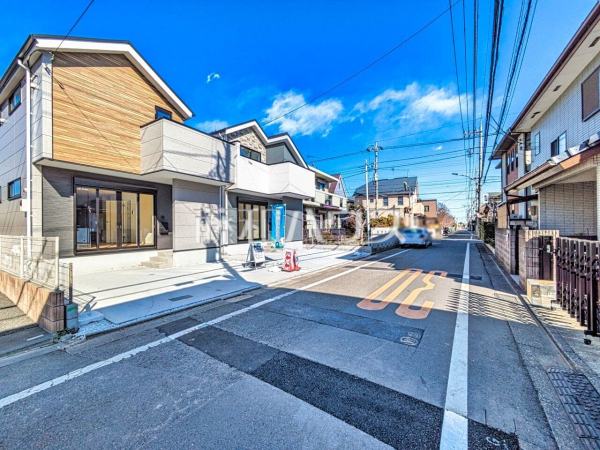 接道状況および現場風景 【国分寺市戸倉3丁目】 見学はしたいけど、なかなか時間が取れない・・・そんな方に出勤前や仕事終わりにマイホームを見学できるサポートをいたします。 接道状況および現場風景 【国分寺市戸倉3丁目】 見学はしたいけど、なかなか時間が取れない・・・そんな方に出勤前や仕事終わりにマイホームを見学できるサポートをいたします。