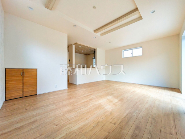 1号棟 リビング 【八王子市散田町2丁目】 1号棟 リビング 【八王子市散田町2丁目】
