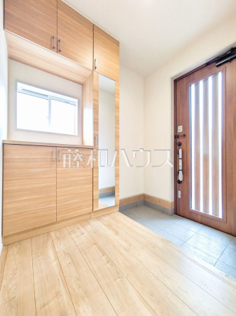 1号棟 玄関 【八王子市散田町2丁目】 1号棟 玄関 【八王子市散田町2丁目】