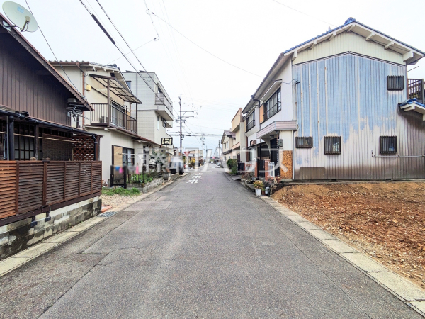接道状況および現場風景 【春日井市南花長町】 接道状況および現場風景 【春日井市南花長町】