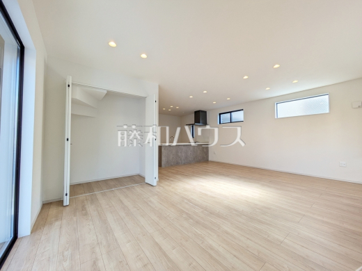 リビング 【練馬区南大泉6丁目】