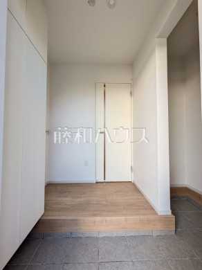 玄関ホール 【練馬区南大泉6丁目】
