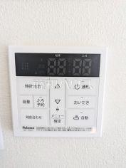 2号棟 給湯スイッチ 【八王子市清川町】追焚き機能付きなので、生活時間の違う家族に便利です。
2号棟 給湯スイッチ 【八王子市清川町】追焚き機能付きなので、生活時間の違う家族に便利です。