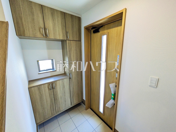 B号棟 玄関 【春日井市高森台4丁目】 B号棟 玄関 【春日井市高森台4丁目】