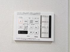 浴室換気乾燥機換気機能によってバスルーム内のカビの発生を抑制できます。夜間や雨天時の洗濯物の乾燥に便利な乾燥機能も装備。 浴室換気乾燥機換気機能によってバスルーム内のカビの発生を抑制できます。夜間や雨天時の洗濯物の乾燥に便利な乾燥機能も装備。