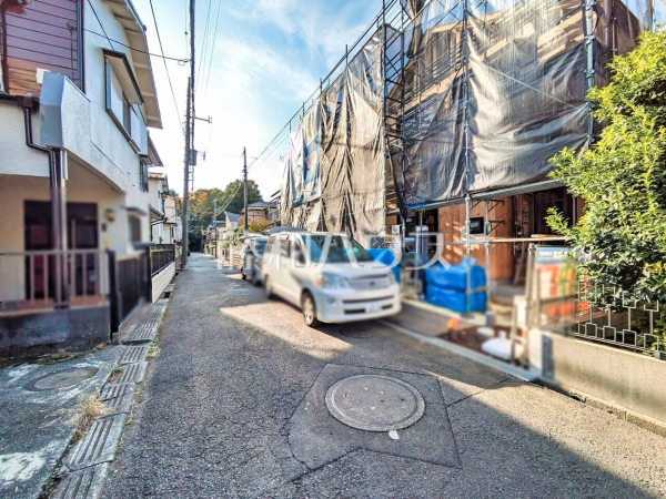 建築基準法で定められた1.5倍の強度を誇る耐震等級3の地震に強い建物が建築されます。
接道状況および現場風景 【清瀬市竹丘3丁目】 建築基準法で定められた1.5倍の強度を誇る耐震等級3の地震に強い建物が建築されます。
接道状況および現場風景 【清瀬市竹丘3丁目】