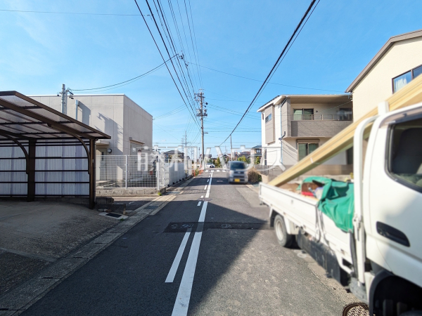 接道状況および現場風景 【小牧市小牧1丁目】 接道状況および現場風景 【小牧市小牧1丁目】