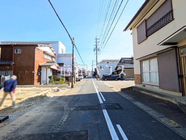 接道状況および現場風景 【小牧市小牧1丁目】 接道状況および現場風景 【小牧市小牧1丁目】