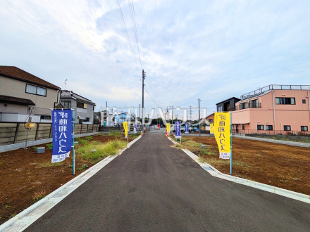 ≪接道状況≫周辺は落ち着いた雰囲気の住宅地です。小さなお子様がいるご家庭も安心です。 【府中市日新町5丁目】/撮影日2025/10/03