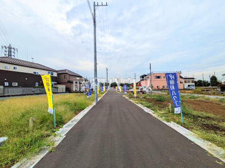 ≪接道状況≫周囲に高い建物のないエリアのため、空が大きく感じます。【府中市日新町5丁目】/撮影日2025/10/03