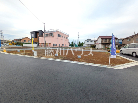 ≪B号棟 接道状況≫見学はしたいけど、なかなか時間が取れない・・・そんな方に出勤前や仕事終わりにマイホームを見学できるサポートをいたします。【府中市日新町5丁目】/撮影日2025/10/24