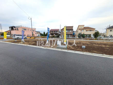 ≪D号棟 接道状況≫建物のプレゼンをさせていただきますので、実際の完成イメージを思い描いていただくことができます。お気軽にお問合せ下さい。【府中市日新町5丁目】/撮影日2025/10/24