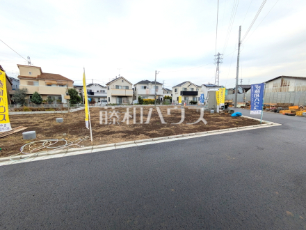 ≪G号棟 接道状況≫南×東の角地のため日当たり・通風良好の開放的な立地です◎【府中市日新町5丁目】/撮影日2025/10/24