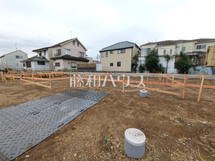 ≪N号棟 外観≫全居室角部屋仕様で2面採光を実現!お天気の良い日には窓を開けて換気もできるので気持ち良いですね。【府中市日新町5丁目】/撮影日2025/10/24