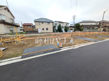 ≪O号棟 接道状況≫建物のプレゼンをさせていただきますので、実際の完成イメージを思い描いていただくことができます。お気軽にお問合せ下さい。【府中市日新町5丁目】/撮影日2025/10/24