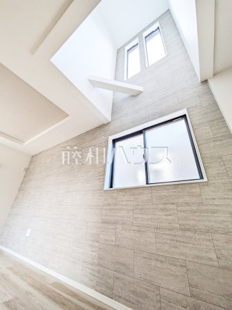 2号棟 リビング・吹き抜け 【八王子市廿里町】 2号棟 リビング・吹き抜け 【八王子市廿里町】