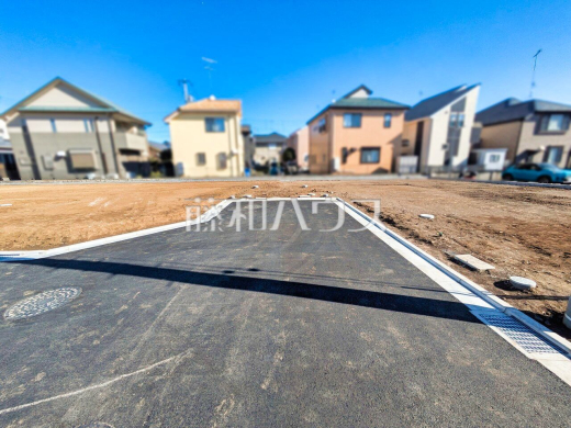 現場風景 【東大和市狭山4丁目】 周辺環境はもちろん、日当たりや設備仕様など、実際に行ってみないと分からないことも多くございます。営業担当がご案内いたしますので、お気軽にお問い合わせください。