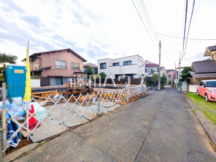 接道状況および現場風景 【東久留米市本町2丁目】建物のプレゼンをさせていただきますので、実際の完成イメージを思い描いていただくことができます。/撮影日2025/10/17