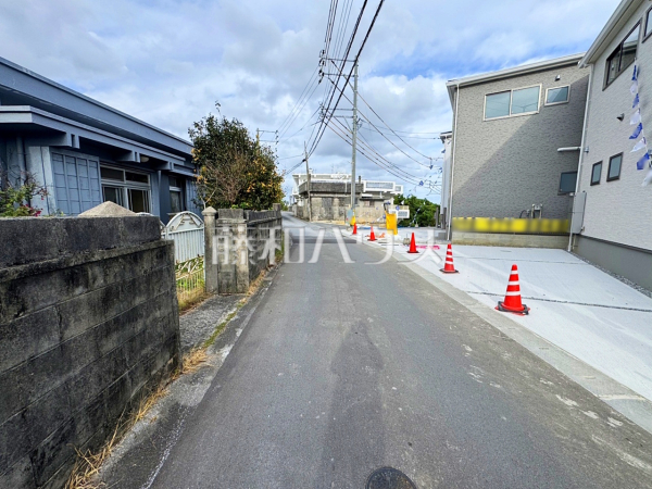 接道状況および現場風景 【沖縄市南桃原4丁目】 接道状況および現場風景 【沖縄市南桃原4丁目】
