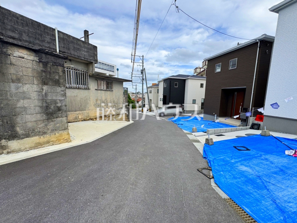 接道状況および現場風景 【沖縄市南桃原4丁目】 接道状況および現場風景 【沖縄市南桃原4丁目】