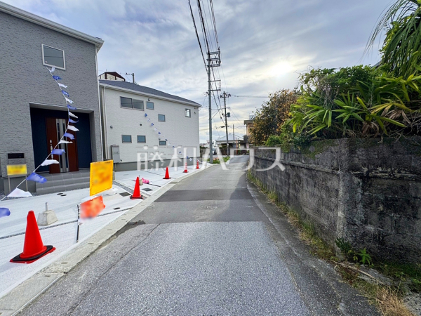 接道状況および現場風景 【沖縄市南桃原4丁目】 接道状況および現場風景 【沖縄市南桃原4丁目】