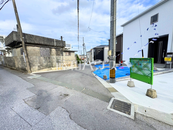 接道状況および現場風景 【沖縄市南桃原4丁目】 接道状況および現場風景 【沖縄市南桃原4丁目】