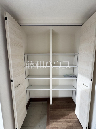1号棟 玄関収納 【沖縄市南桃原4丁目】 1号棟 玄関収納 【沖縄市南桃原4丁目】