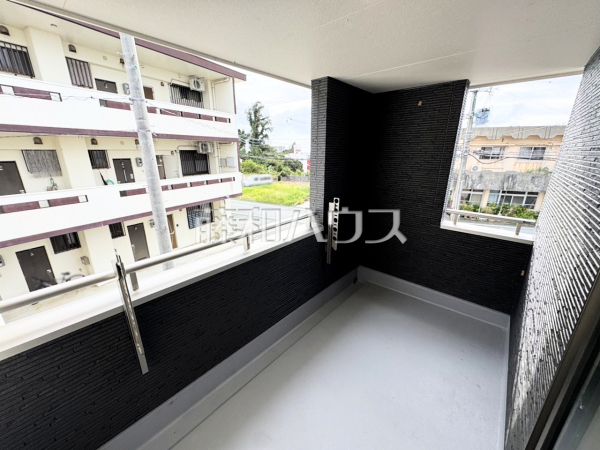 1号棟 バルコニー 【沖縄市南桃原4丁目】 1号棟 バルコニー 【沖縄市南桃原4丁目】
