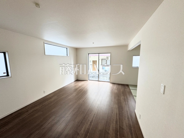 2号棟 リビング 【沖縄市南桃原4丁目】 2号棟 リビング 【沖縄市南桃原4丁目】